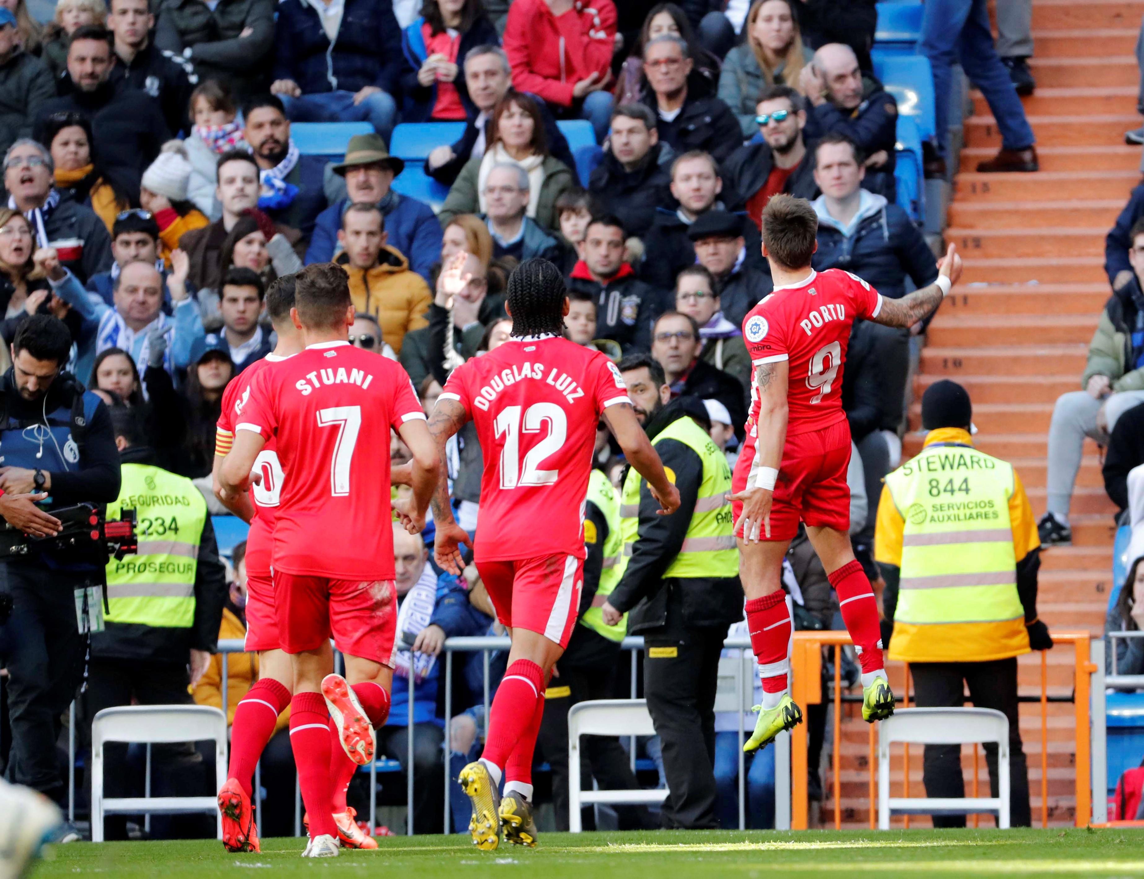 球迷们不仅 球迷们不仅